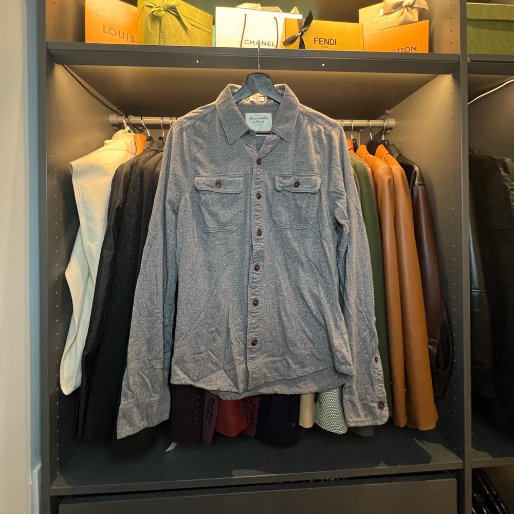Abercrombie & Fitch Men’s button-down shirt with Cargo Pockets (Dark Gray)